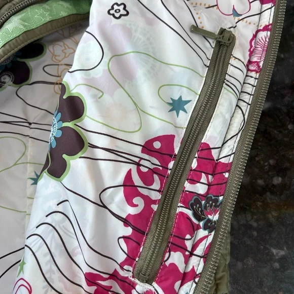 ISIS Wasabi Vest in Olive Green. Thermolite. pockets. Floral inside. Like new 12 - Picture 16 of 16